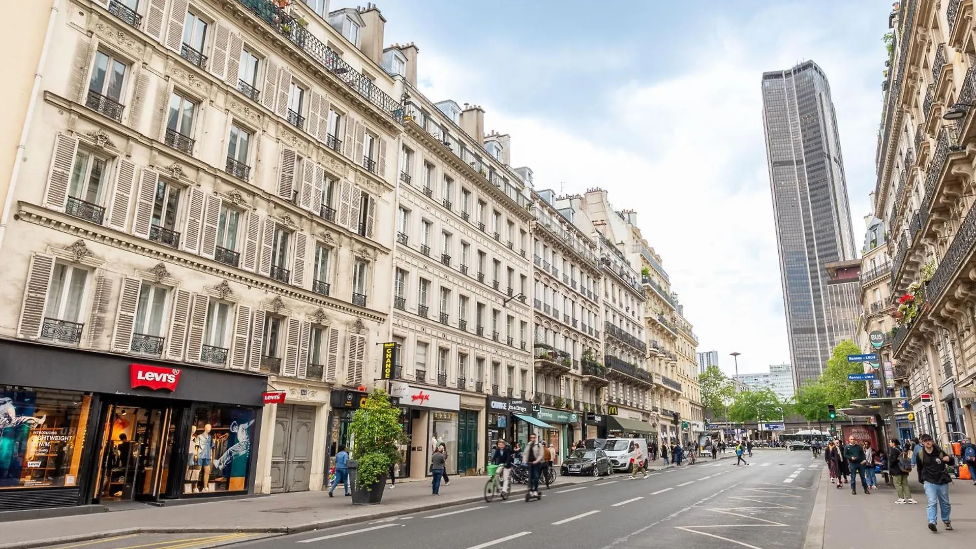 Montparnasse & & Downtown Paris